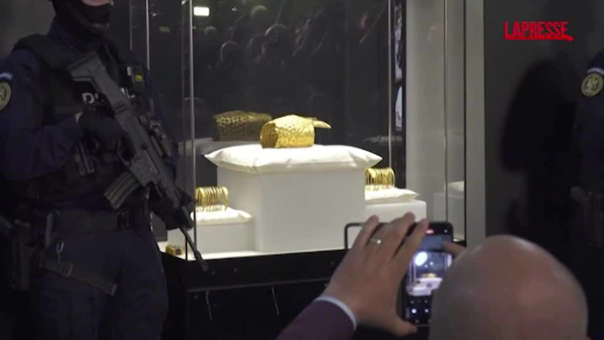 Romania, un prezioso elmo dorato torna al Museo nazionale di storia di Bucarest