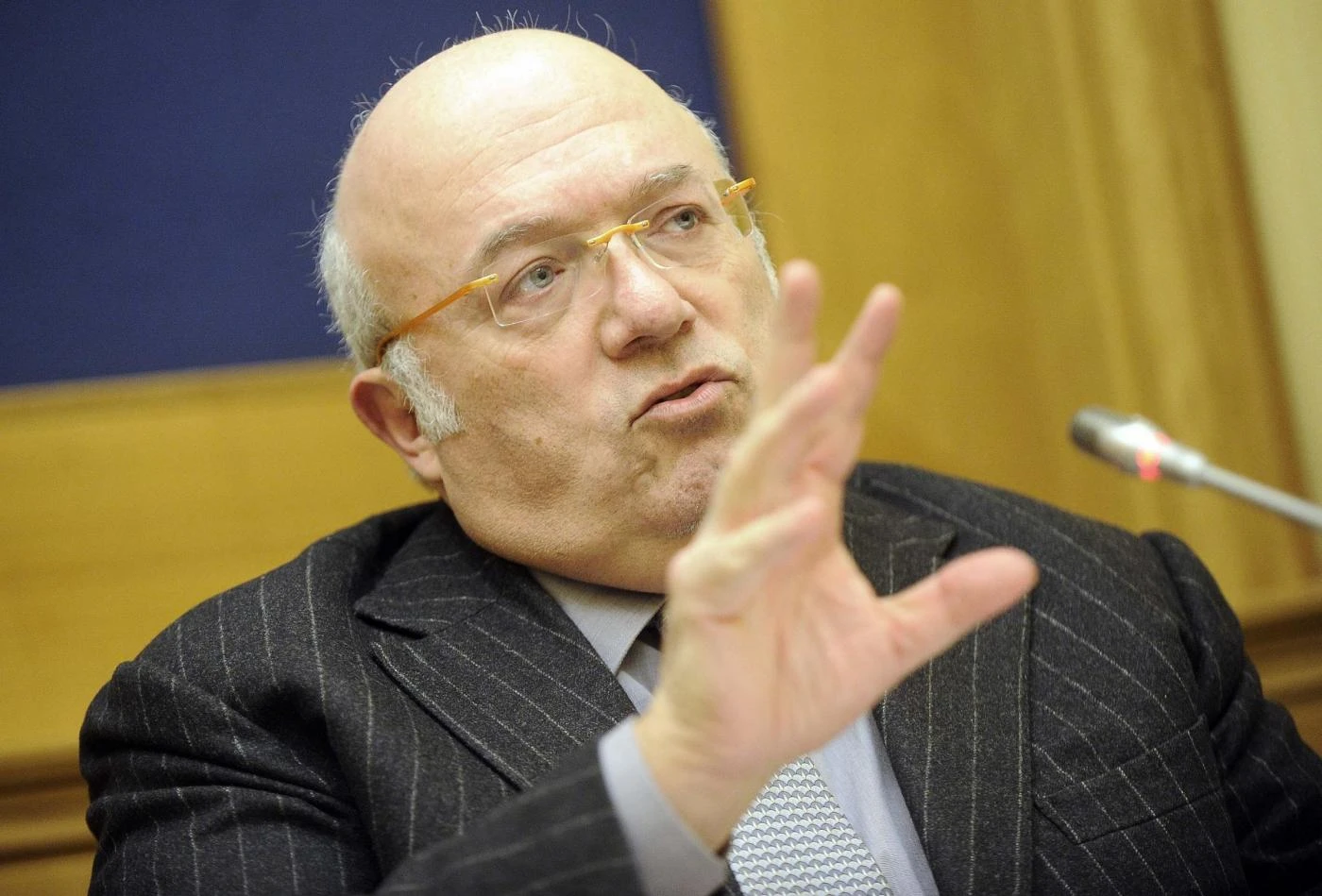 Francesco Storace smonta Rousseau: "Ho votato, ecco le password"