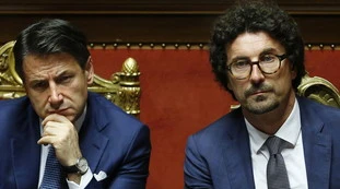 Danilo Toninelli e la frase 'rubata' a Giuseppe Conte: "Il riccioluto che...", brutale umiliazione per il grillino