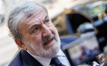 FdI contro Michele Emiliano: "Dopo 20 anni in politica torna magistrato e pretende aumenti"