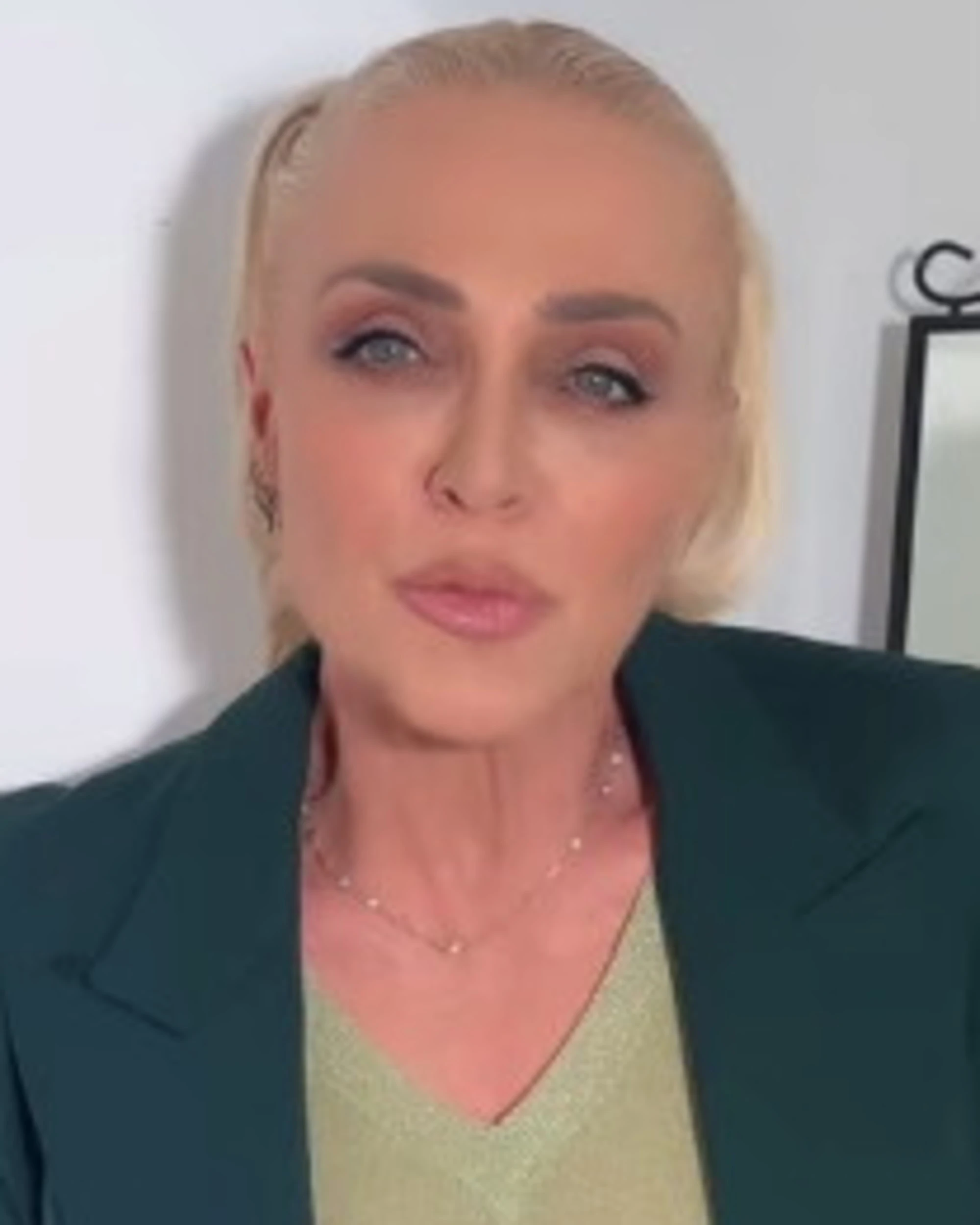 Paola Barale, confessione da censura: "Come mi piacciono"