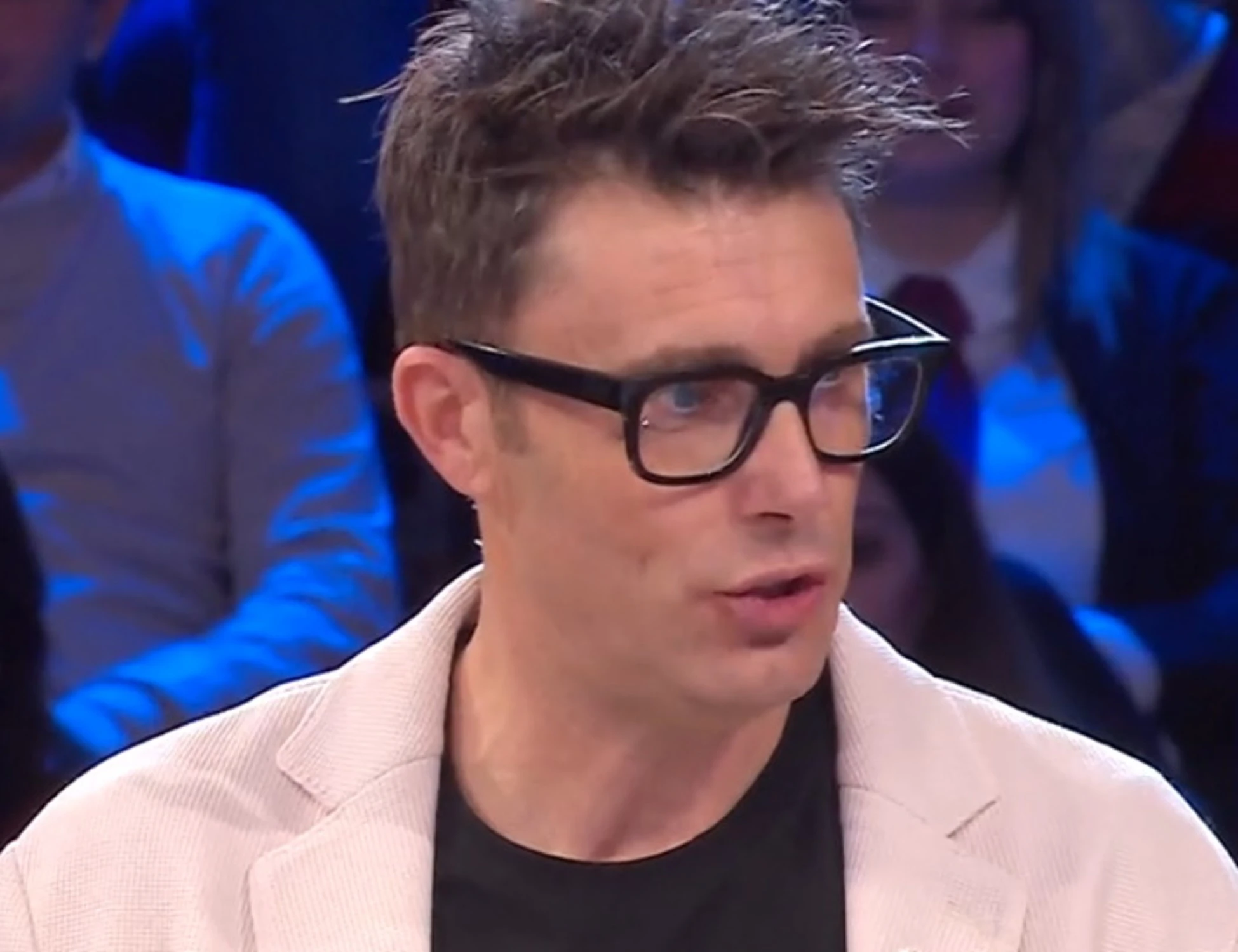 Affari Tuoi, la gaffe clamorosa di Giovanni: De Martino e Ballerina lo fermano