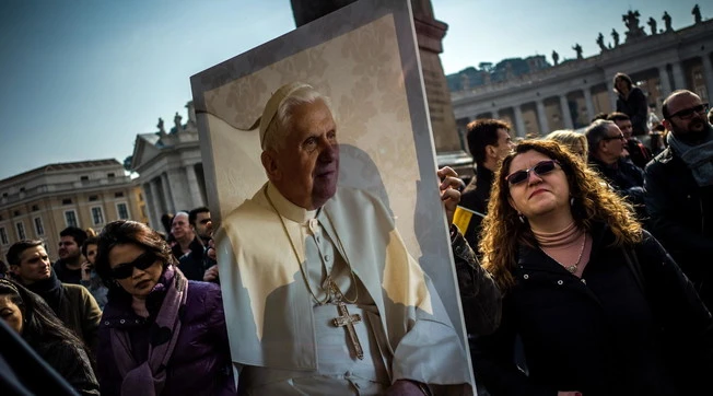 Papa Ratzinger, tam tam dalla Germania: &quot;Come vuole morire&quot;