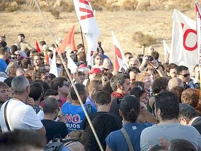 Sicilia, manifestanti No Muos assaltano base: ferito un militare della Gdf