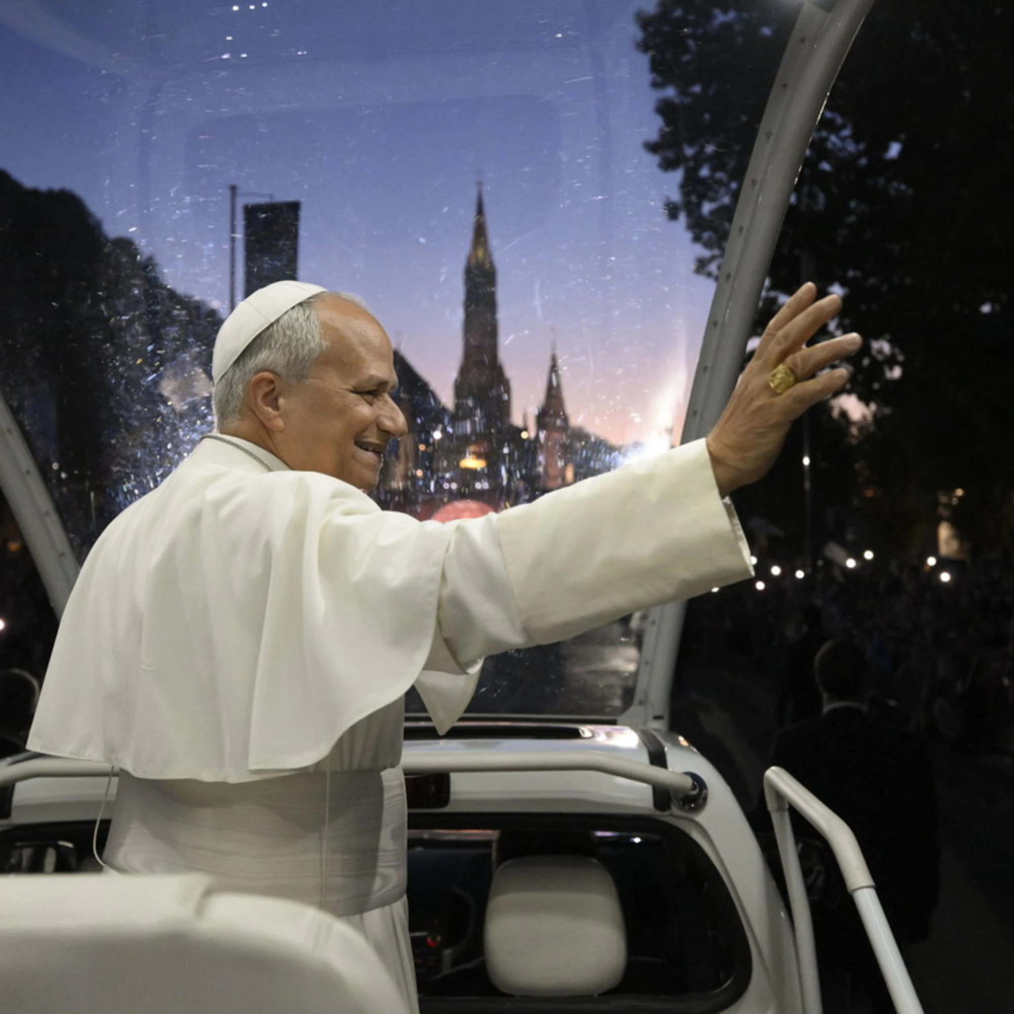 Si è estinta la laicità, non la fede. Parigi si riscopre cristiana con il Papa
