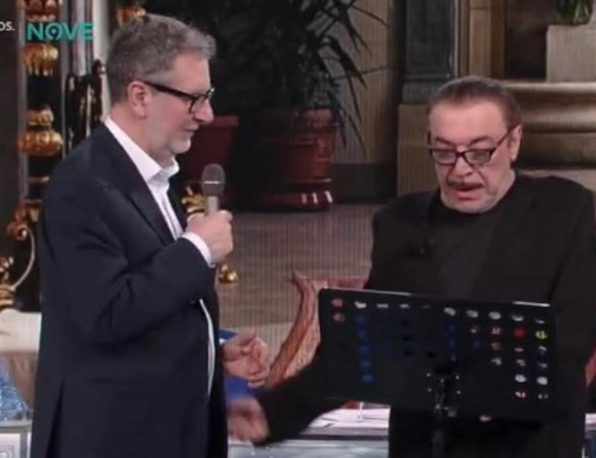 Che tempo che fa, Frassica sfotte Valeria Marini e lei sbotta: "Cosa mi scrive in privato"