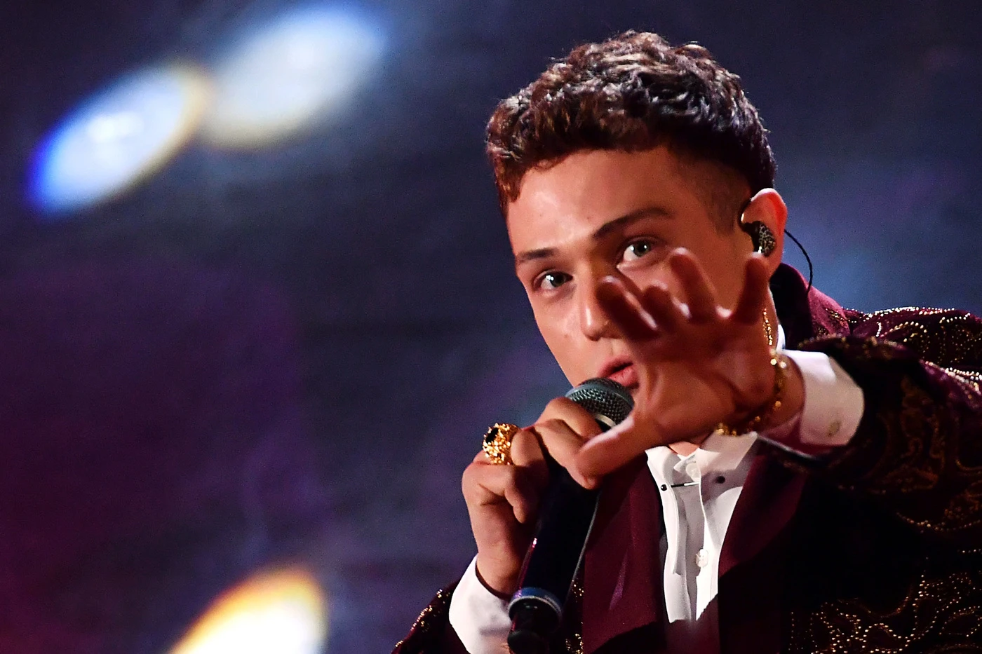 Sanremo 2019, il dramma di Irama: mentre è sul palco... ecco chi lo scarica, gira una brutta voce