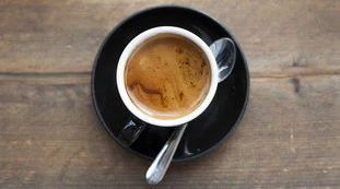 Caffè, se lo zucchero resta a galla... attenzione: quello che non ci dicono 