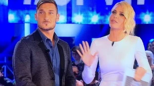 Selvaggia Lucarelli, il caso Totti-Blasi: “Se non sei figlia loro…”, il precedente con la Hunziker e Aurora 15enne