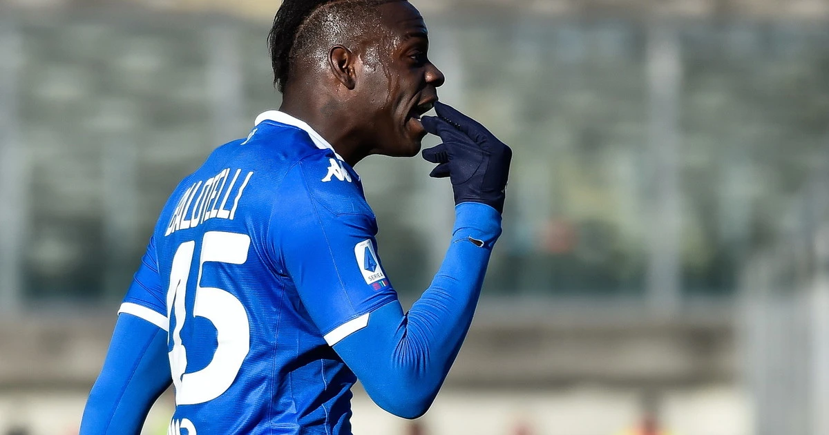 Mario Balotelli sul coronavirus: "Fermare la serie A, i soldi non valgono la salute. Non scrivetemi ca***e come..."