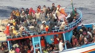 Immigrazione, "porta un oggetto tagliente e usalo senza pietà": il vademecum