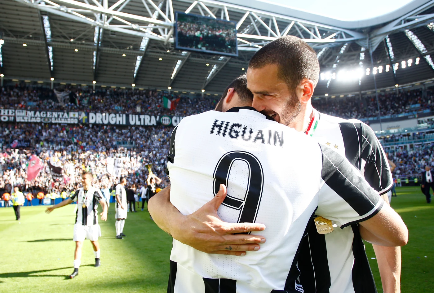 Milan-Juve, la bomba di Luciano Moggi: Higuain e Bonucci, ecco quello che ancora non sapevate