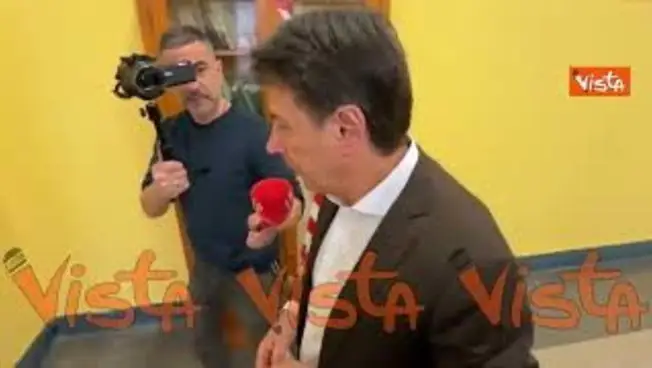 Leggi l'articolo: Conte al seggio: Ho votato velocemente perché ho le idee chiare