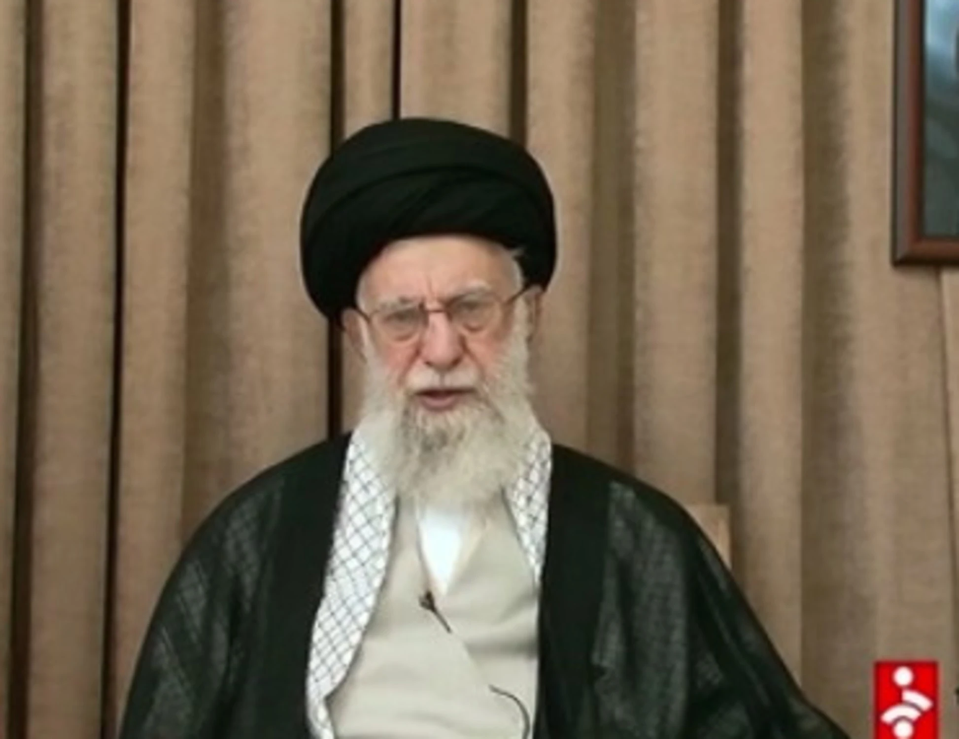 Ali Khamenei, le sparate dell'ayatollah: "Israele sconfitto, schiaffo in faccia agli Usa"