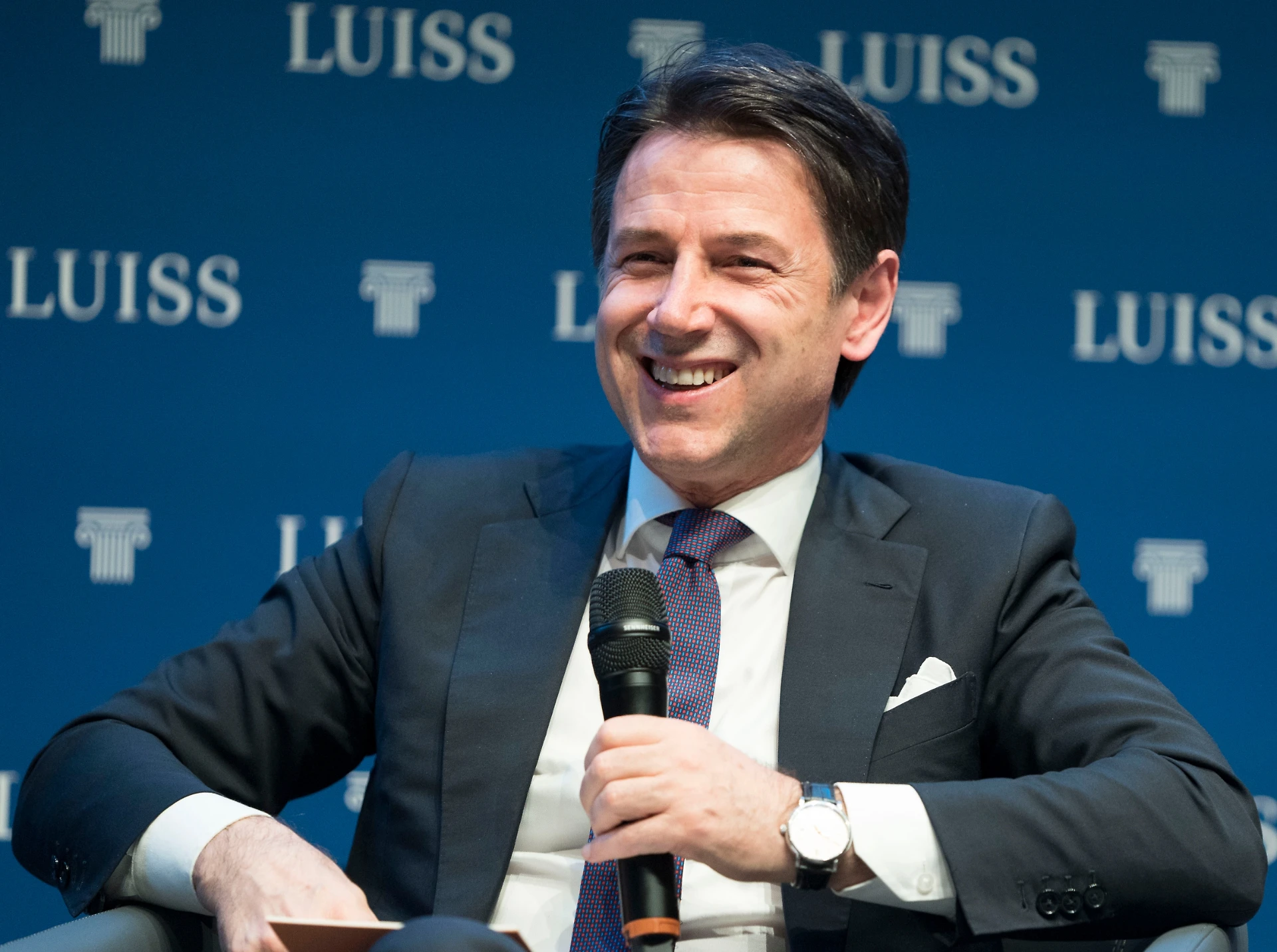 Giuseppe Conte, il premier a capo di una Lista civica nazionale per le Europee: la mossa disperata M5s