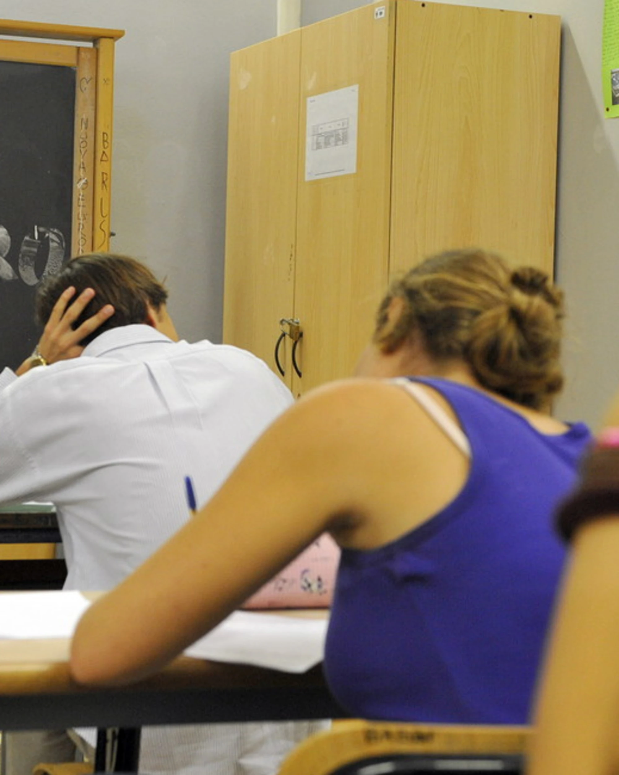 Libro di storia-choc al liceo: "FdI? Eredi del fascismo, piani di deportazione"
