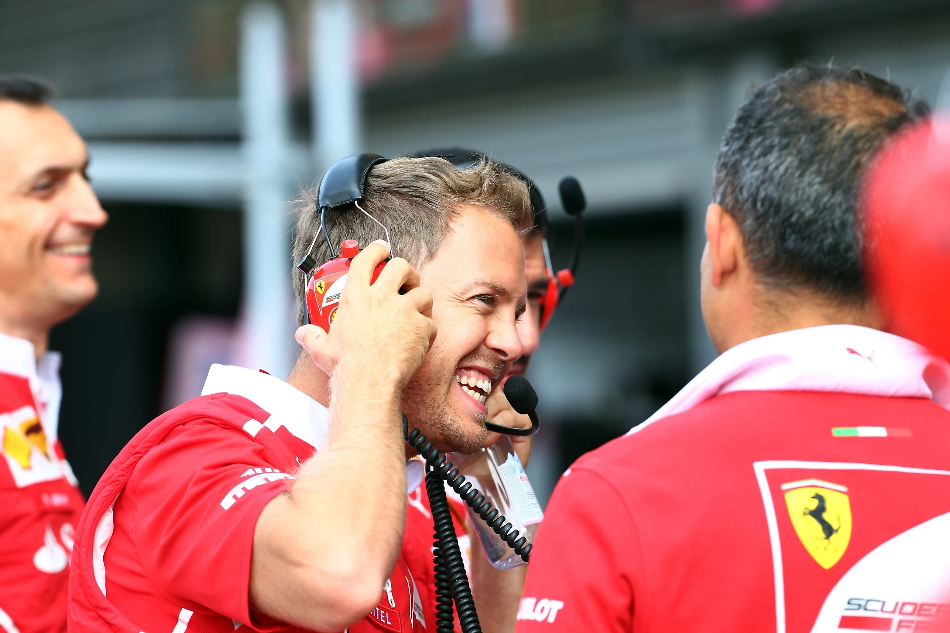 Sebastian Vettel firma con la Ferrari: contratto rinnovato fino al 2020