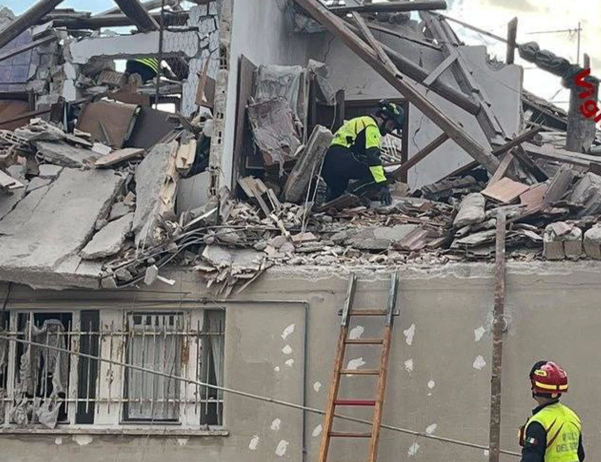 Porto Sant'Elpidio, fuga di gas ed esplosione: crolla una palazzina, bilancio drammatico