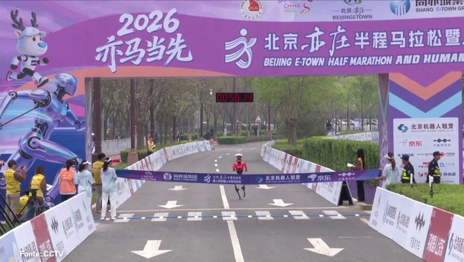 Il robot "Lightning" vince la mezza maratona "Beijing E-Town"