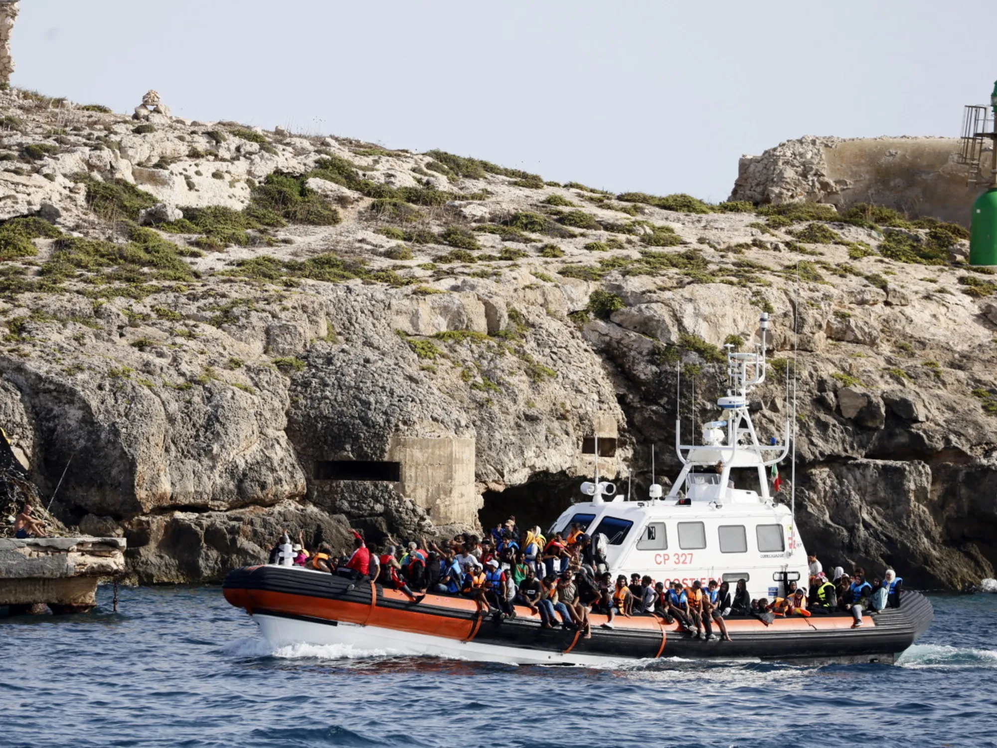 Immigrati, stop al rimpatrio dell'assassino: la mossa-choc della toga rossa