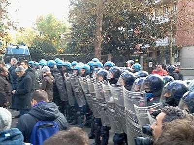 Pisa, Amato e Profumo contestati alla scuola Sant'Anna: un ferito