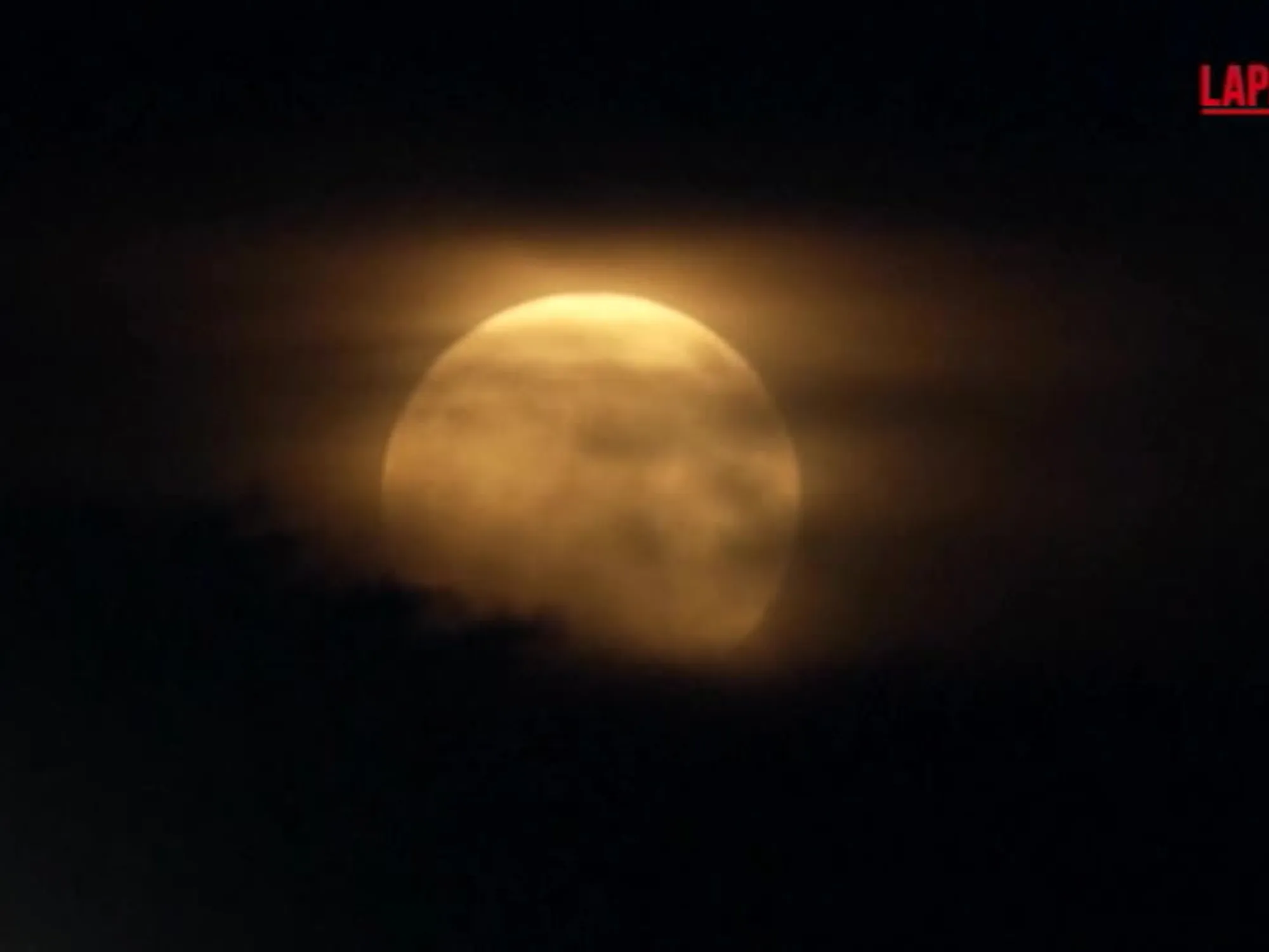 Usa, l'eclissi lunare sopra Las Vegas