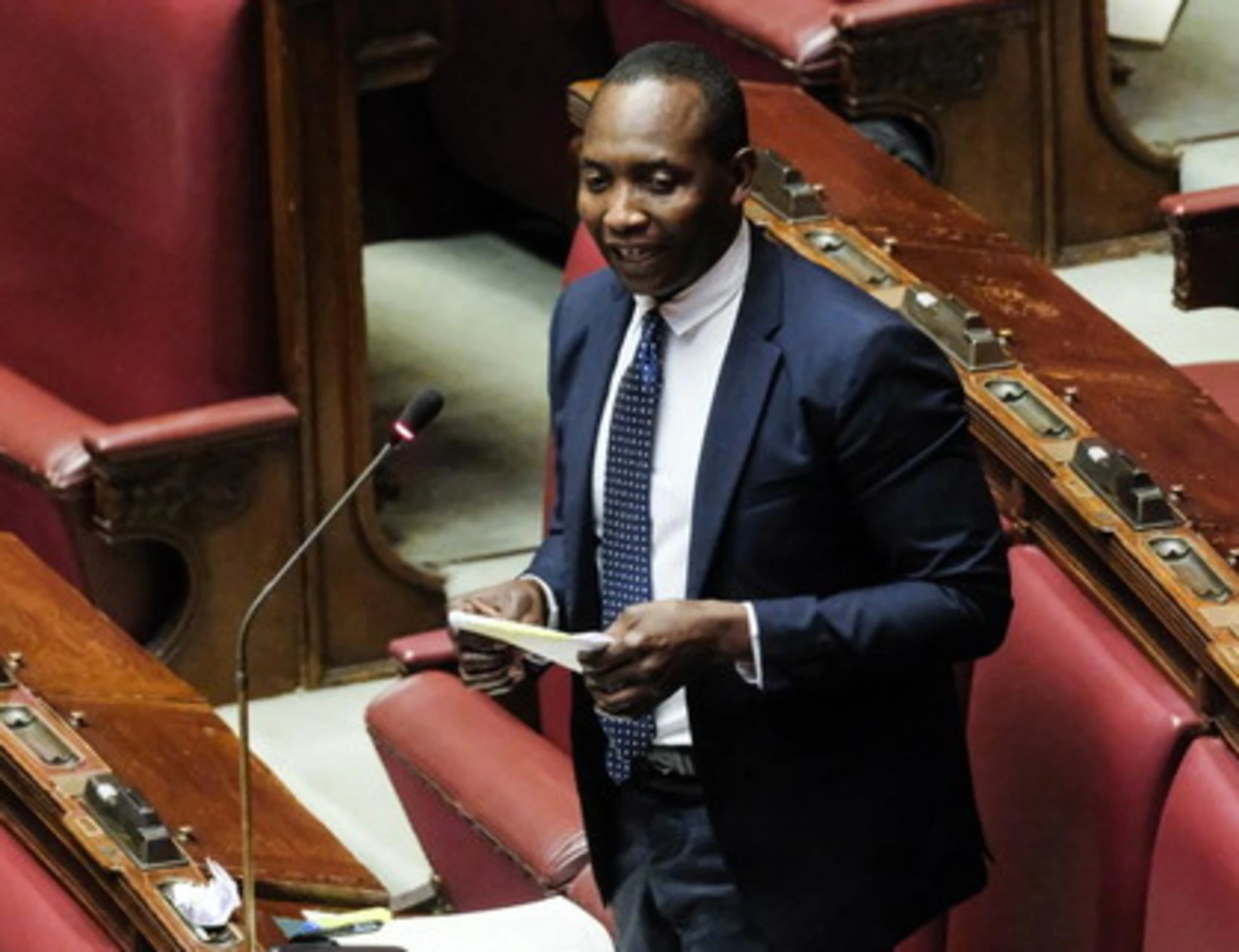 Soumahoro svolta a destra, "il tricolore": uno choc, con chi si candida