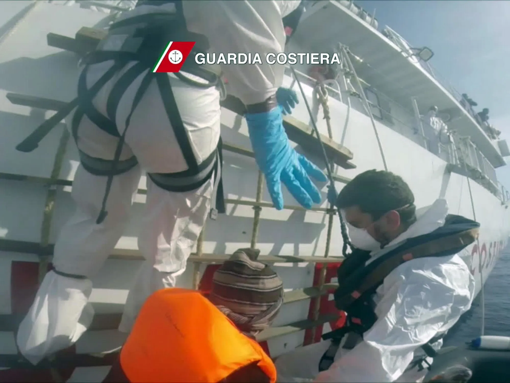 Migranti, il trucco delle toghe per accogliere immigrati irregolari