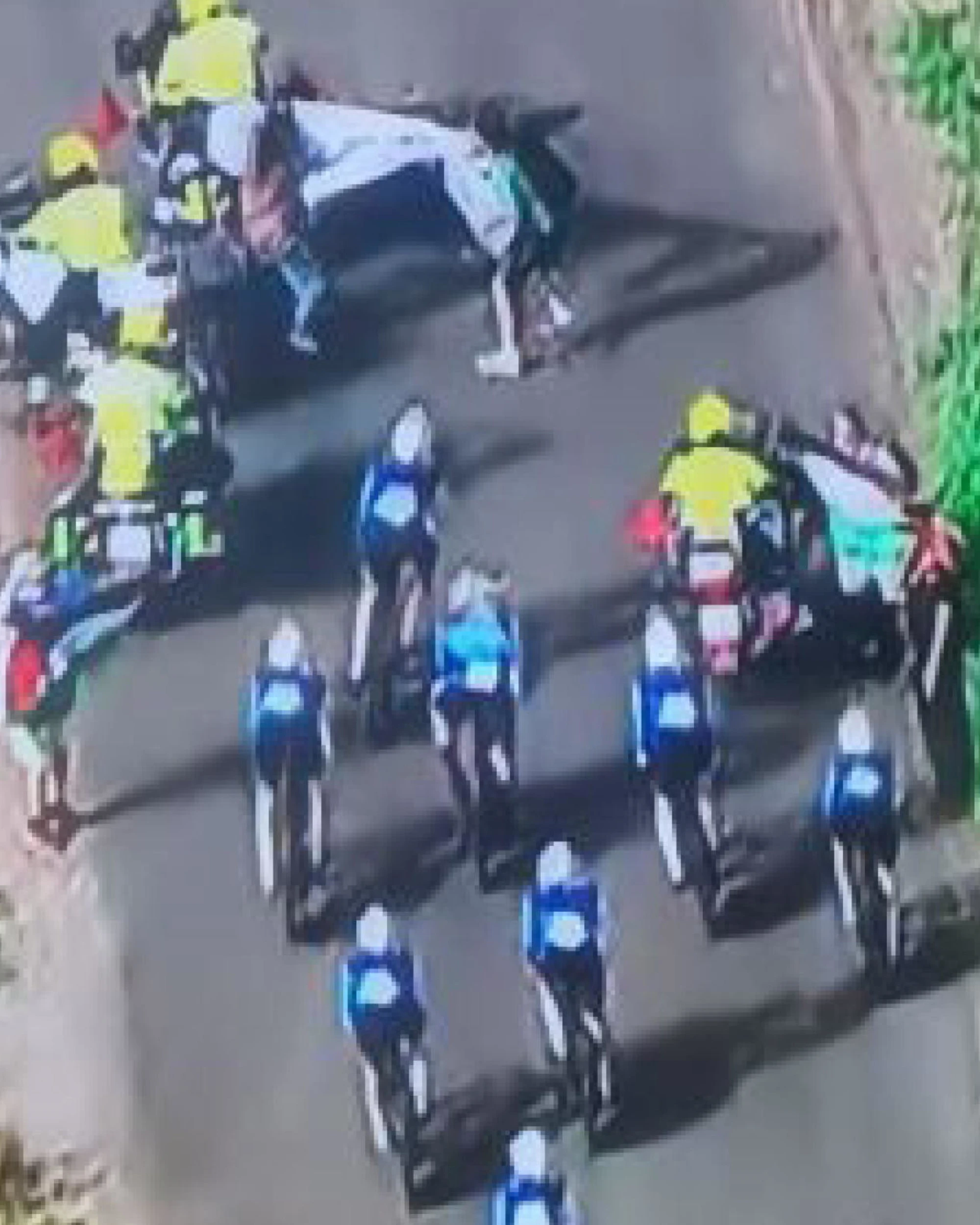 Vuelta 2025, blitz dei pro Pal: sbarrano la strada al team israeliano