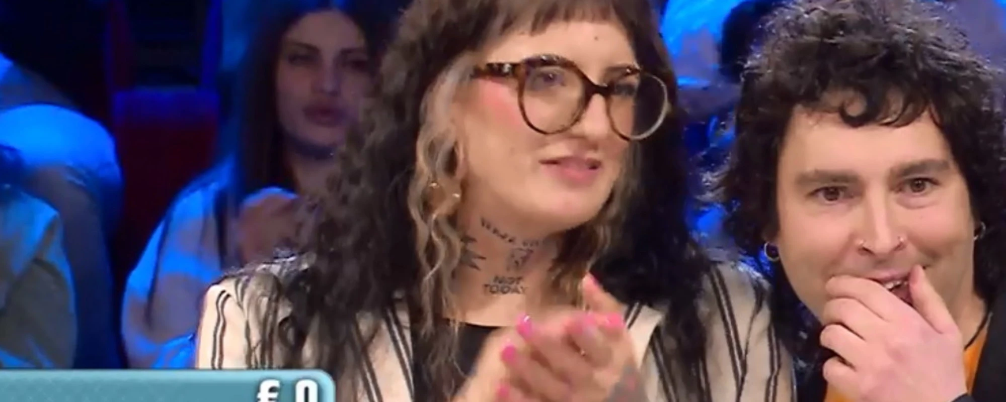 "Sotto il mento": <br />Magalì, cosa non<br /> passa inosservato