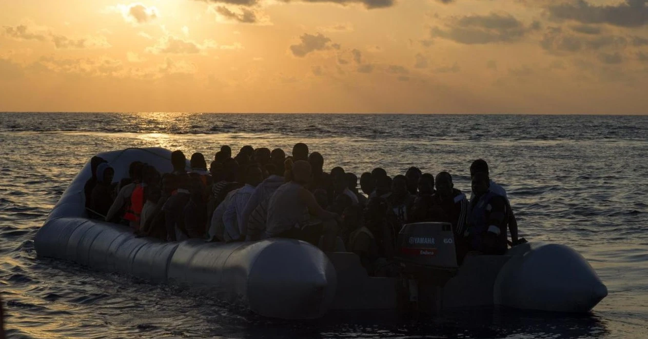 Matteo Salvini: "Gommone abbandonato in mare da Malta, 150/200 immigrati diretti verso l'Italia"