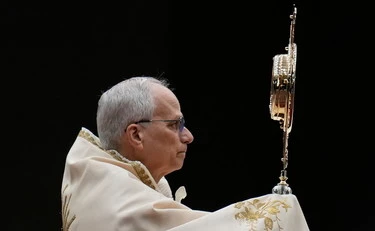 Moški uriniral na oltar v baziliki svetega Petra, papež Leon XIV. odredil pokorni obred