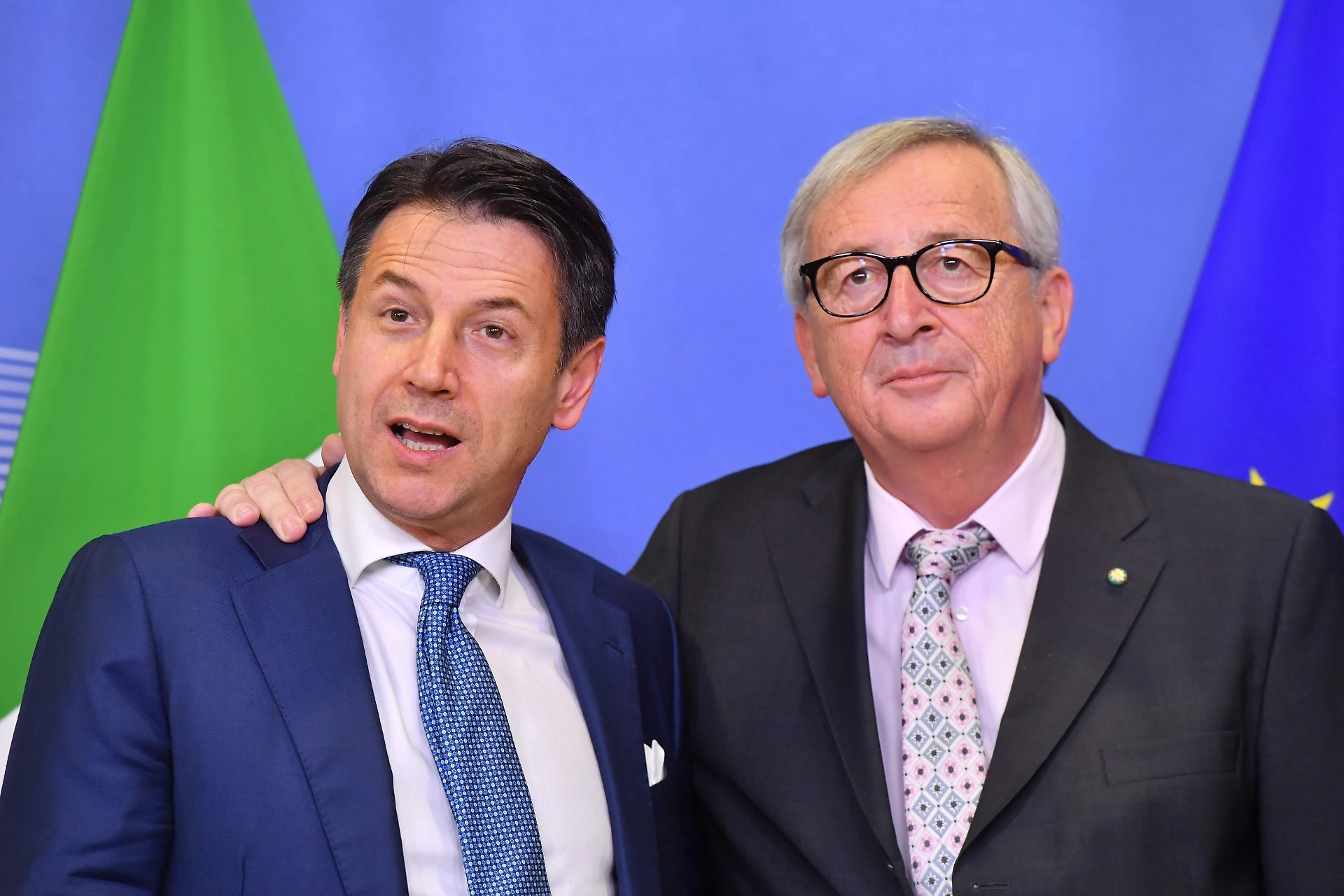 Manovra, la trattativa segreta di Giuseppe Conte. Juncker: "Se non cambia non potrò frenare i falchi"