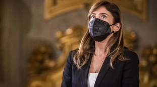 Maria Elena Boschi al posto di Stefano Patuanelli al ministero dello Sviluppo economico? Indiscrezioni: la richiesta di Renzi