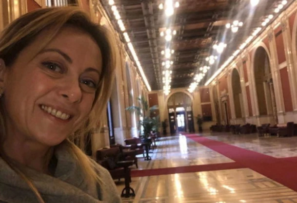 Giorgia Meloni, gaffe in piena regola: "Grillini assenteisti", ma la leader ha sbagliato piano