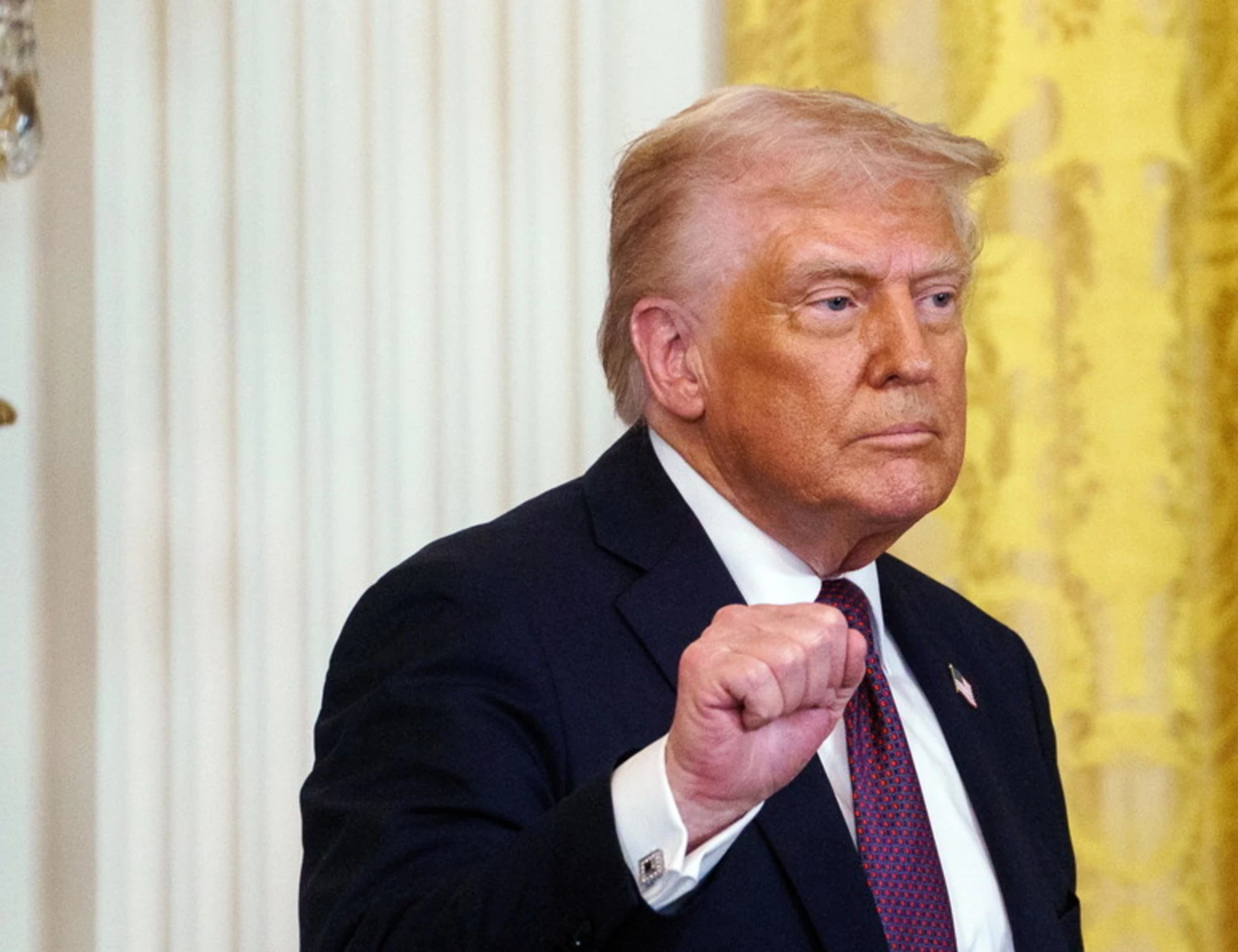 "Gli europei? Parassiti": Trump suona la sveglia. E scoppia il caso