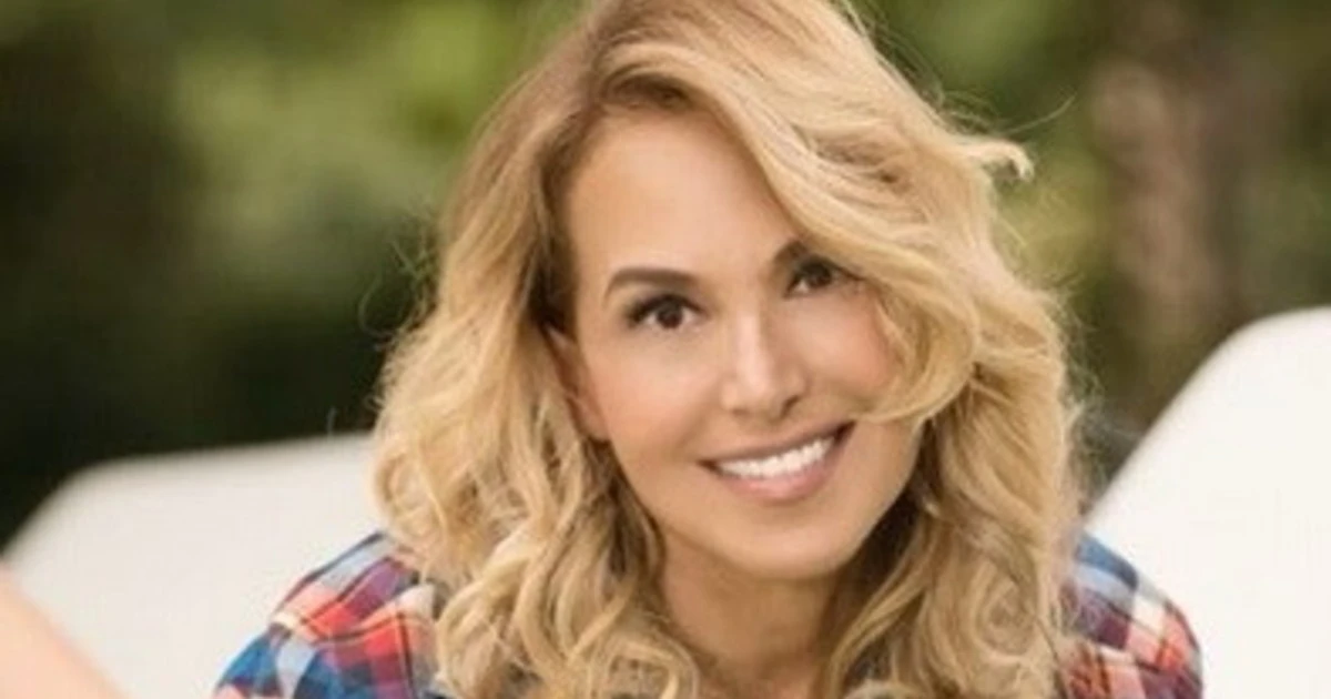 Barbara D'Urso, la camicia si spalanca: vista proibita e mozzafiato, una foto da urlo