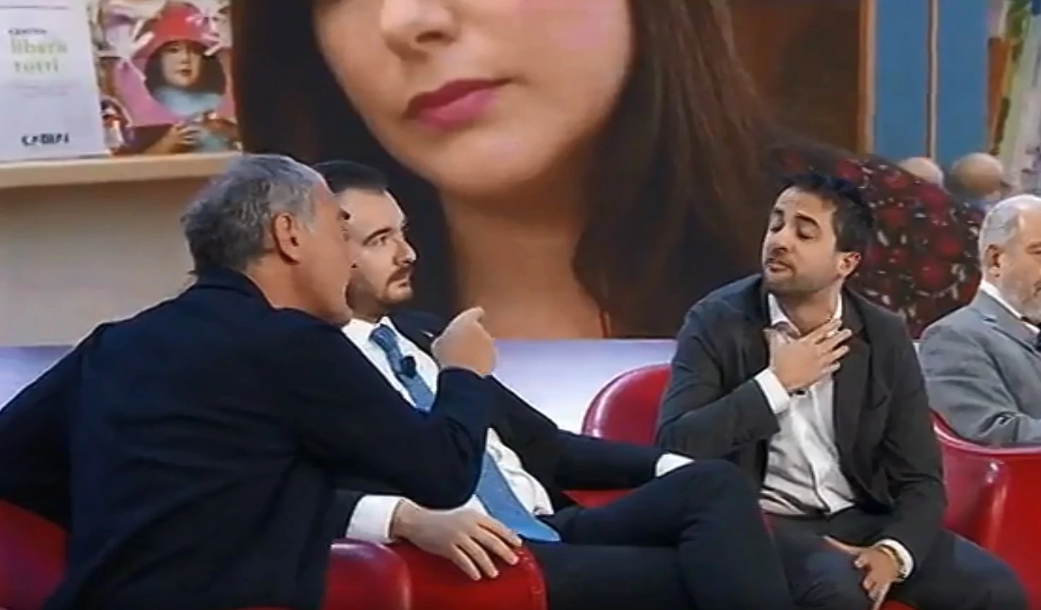 Massimo Giletti e Furfaro, rissa clamorosa a L'aria che tira: il conduttore, insultato, se ne va