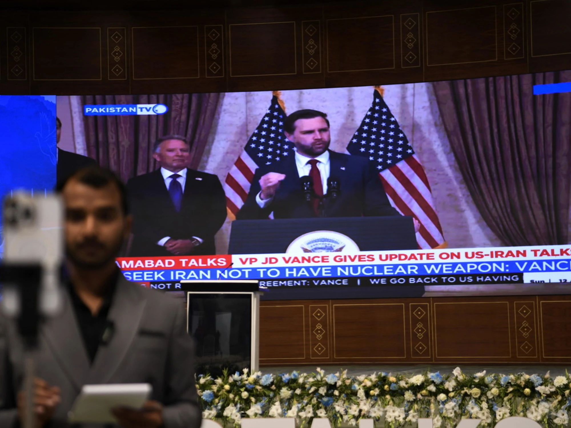 Guerra in Iran, la giornata. Falliscono i negoziati, Vance durissimo