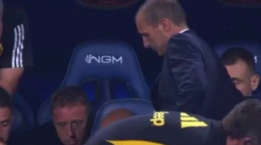 Allegri e il rigore sbagliato da Vlahovic: "Questo è pericoloso", poi chiede un tablet