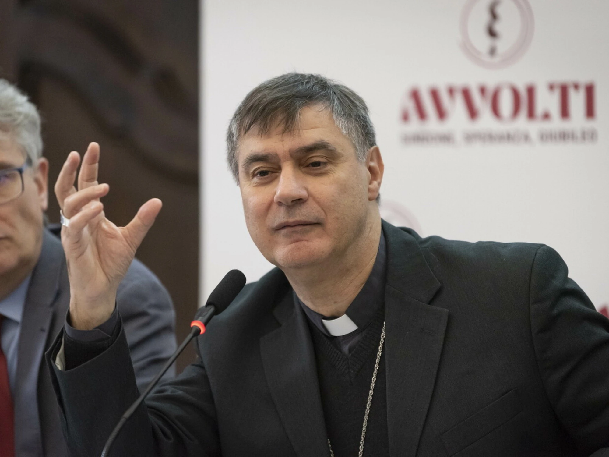 Roberto Repole, la cantonata del cardinale che vede il liberismo come il Male. E poi lo invoca
