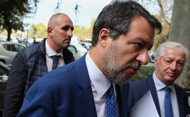 Matteo Salvini contro i banchieri: "Sono irritanti, il contributo sarà più alto»