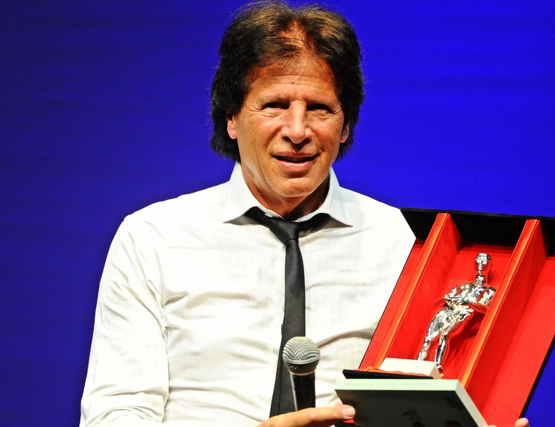 Leggi l'articolo: Morto Sandro Giacobbe, aveva 75 anni: musica in lutto