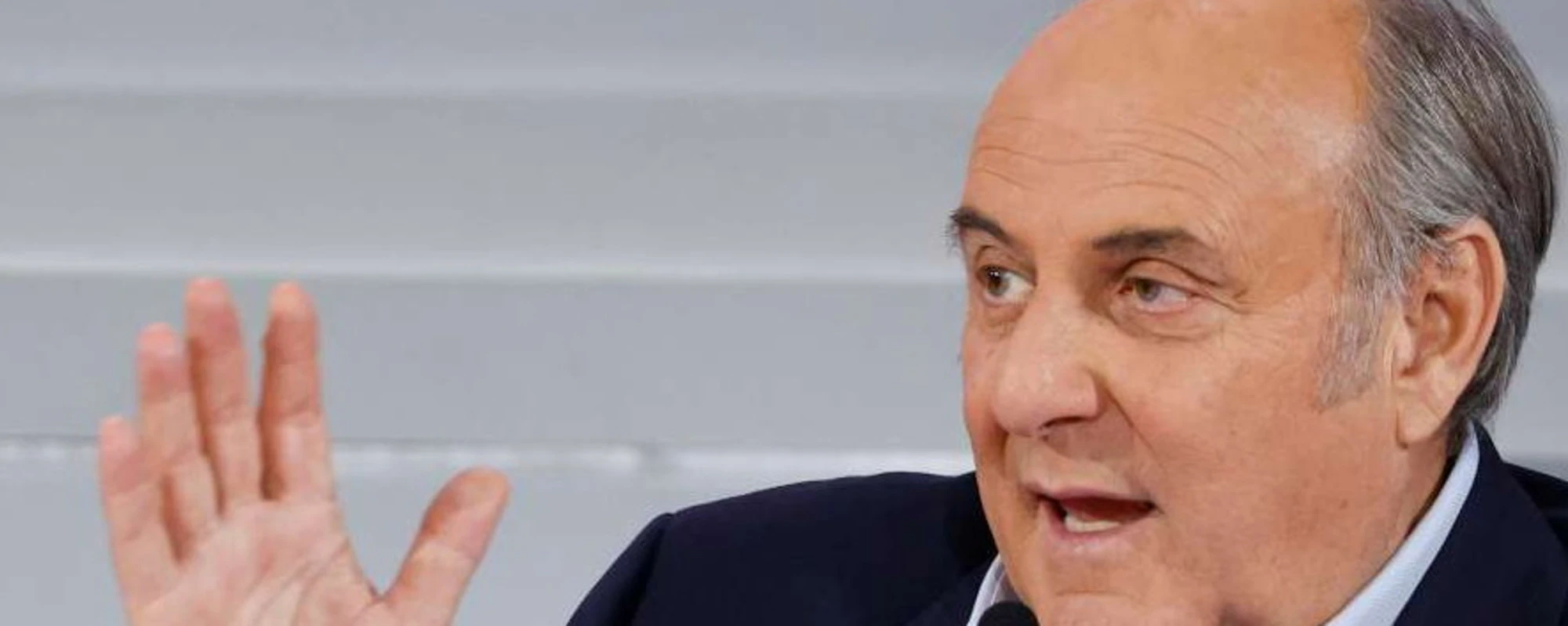 &quot;Che fastidio...&quot;: <br />Gerry Scotti <br />contro De Martino