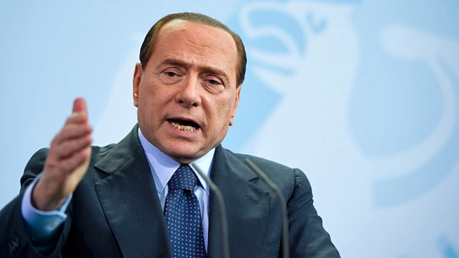 Europee, Berlusconi: "Renzi e Grillo sono due pericoli"