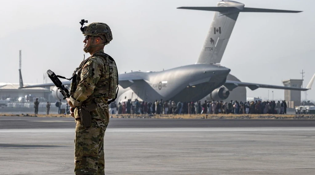 Afghanistan, spari contro un aereo italiano dopo il decollo: la manovra disperata del pilota