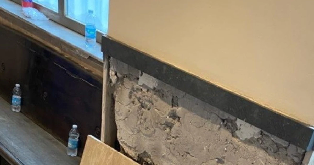 Giulia Bongiorno, la foto della lastra di marmo che la ha colpita in tribunale a Catania