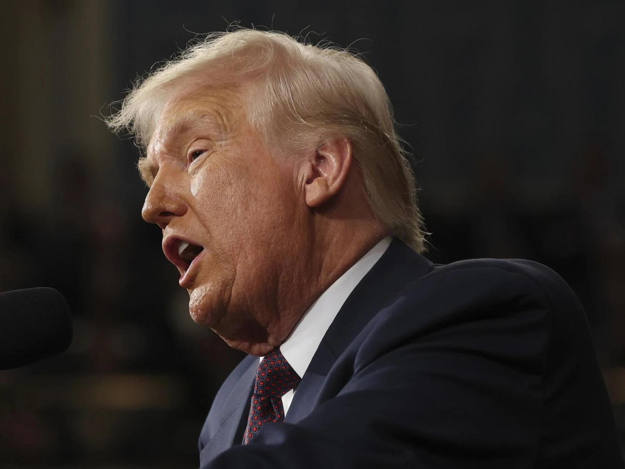 Trump, parole dure contro Zelensky: "Uomo senza carte da giocare"