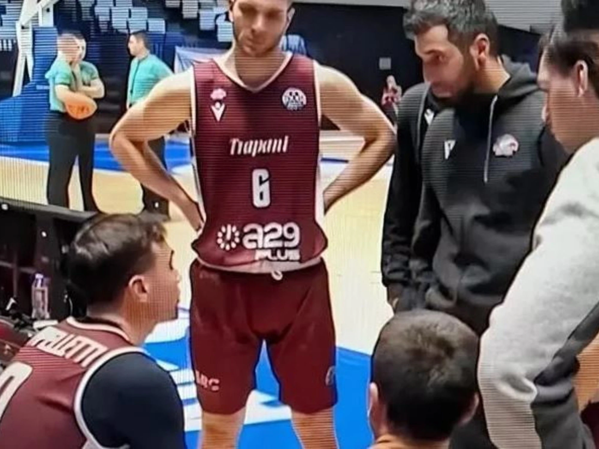 Trapani Shark-Hapoel Holon: la partita della vergogna durata 6 minuti