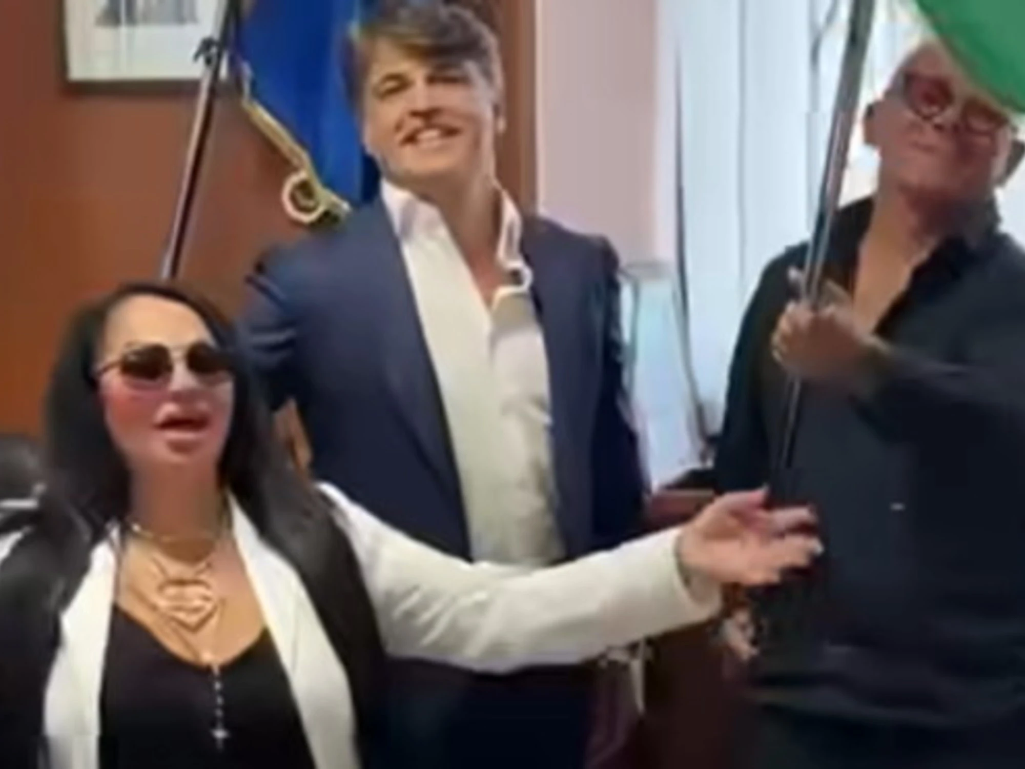 Campania, il capogruppo di Azione cacciato dopo la pagliacciata con la De Crescenzo